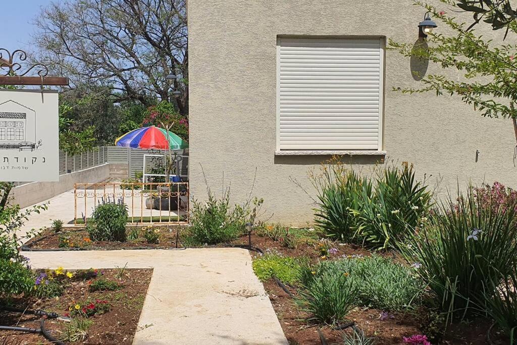 Ferienwohnung נקודת חן Shadmot Devora Exterior foto